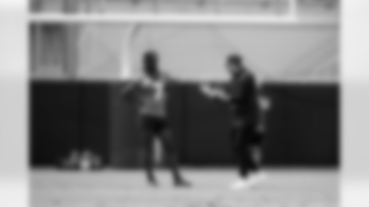 Jacksonville, Fla. — Jaguars head coach Liam Coen and wide receiver Brian Thomas Jr. (7) during voluntary veteran minicamp at the Miller Electric Center on April 21, 2025.