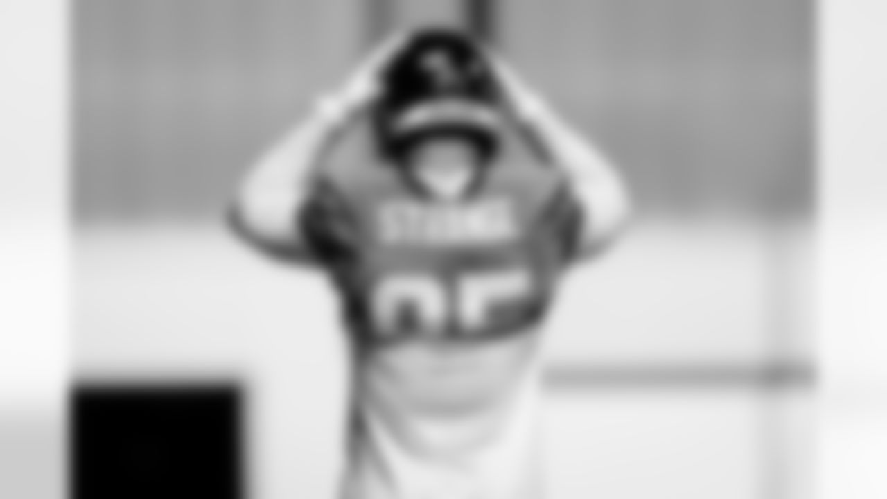 Jacksonville, Fla. — Jaguars tight end Brenton Strange (85) during practice at the Miller Electric Center on November 12, 2025.