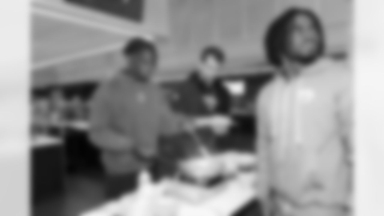 Jacksonville, Fla. — Jaguars wide receiver/defensive back Travis Hunter (left) and linebacker Jack Kiser (right) during the rookie cooking competition at the Miller Electric Center on June 3, 2025.