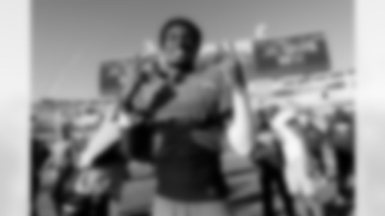 Jacksonville Jaguars vs Los Angeles Chargers
CB Jarrian Jones (22)