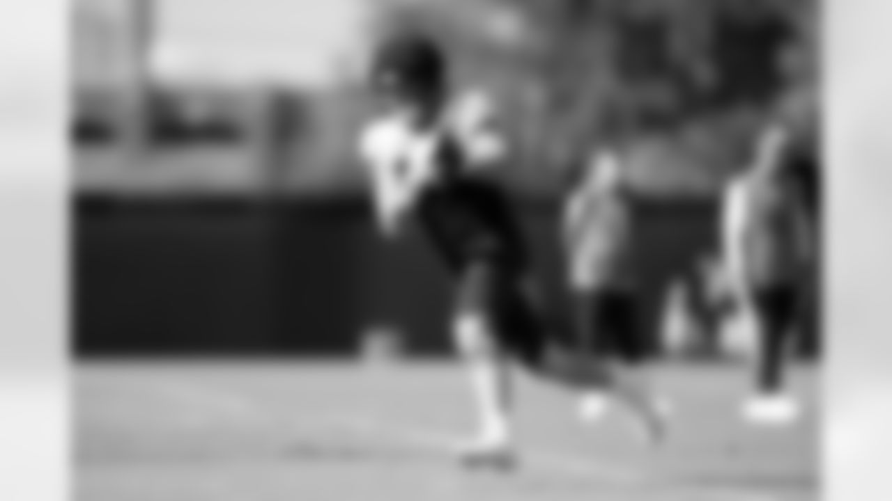 Jacksonville, Fla. — Jaguars tight end Hunter Long (84) during practice at the Miller Electric Center on November 20, 2025.