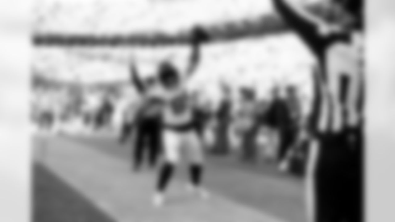 Jacksonville Jaguars vs Denver Broncos

TE Brenton Strange (85)