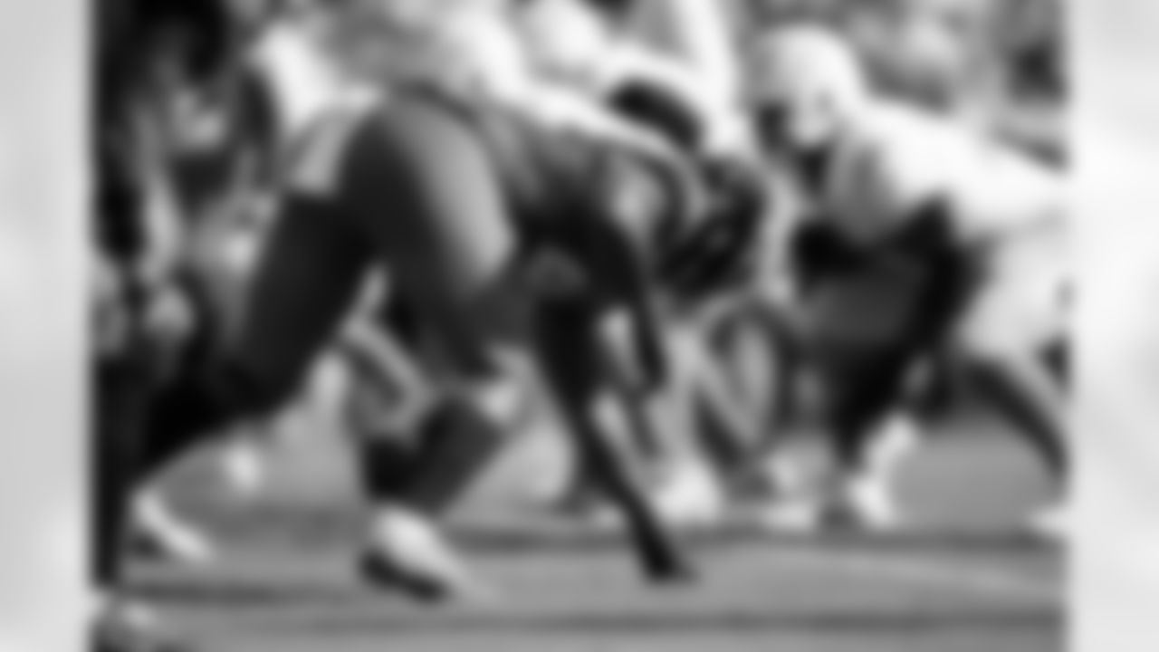 Jacksonville Jaguars vs Los Angeles Chargers
DE Josh Hines-Allen (41)