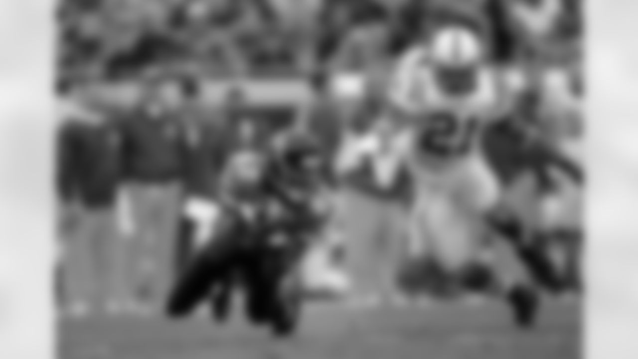 Jacksonville Jaguars Jimmy Smith plays in a game against the Indianapolis Colts on November 9, 2003 in Jacksonville,Fl. at Alltel Stadium.
(AP Photo/Tom DiPace)