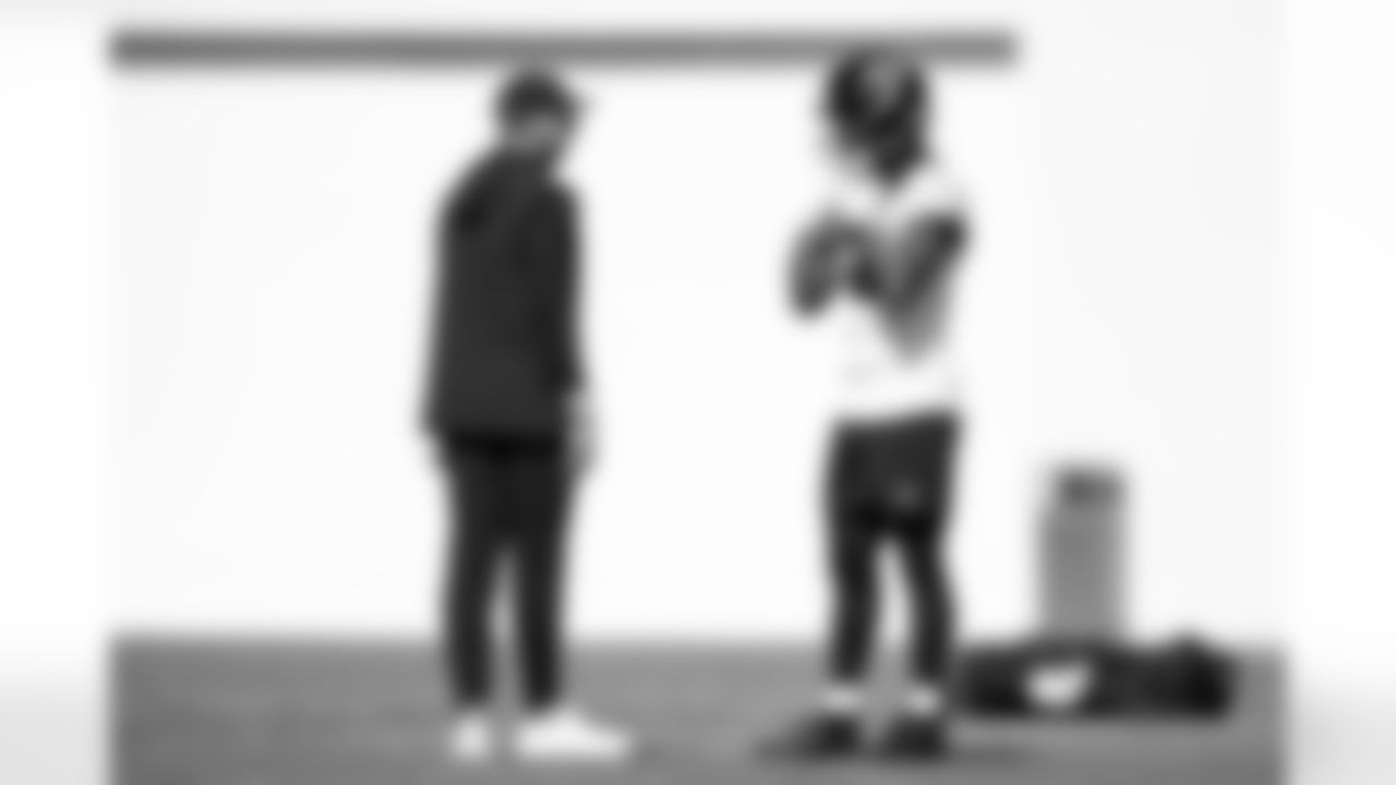 Jacksonville, Fla. — Jaguars head coach Liam Coen and wide receiver Jakobi Meyers (3) during practice at the Miller Electric Center on November 5, 2025.