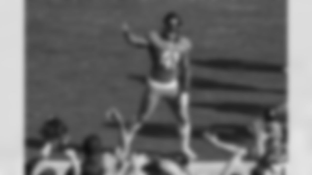 Jacksonville Jaguars vs New York Jets
DE Josh Hines-Allen (41)