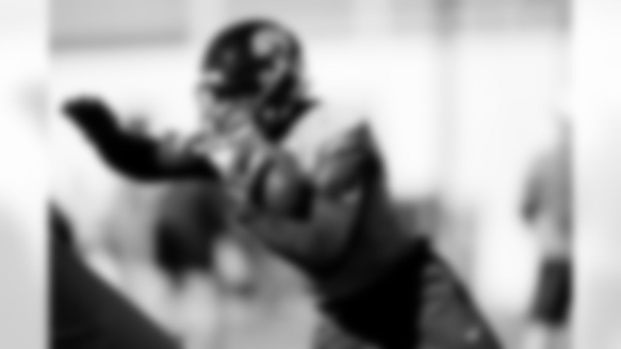 Jacksonville, Fla. — Jaguars running back Bhayshul Tuten (33) during practice at the Miller Electric Center on December 11, 2025.