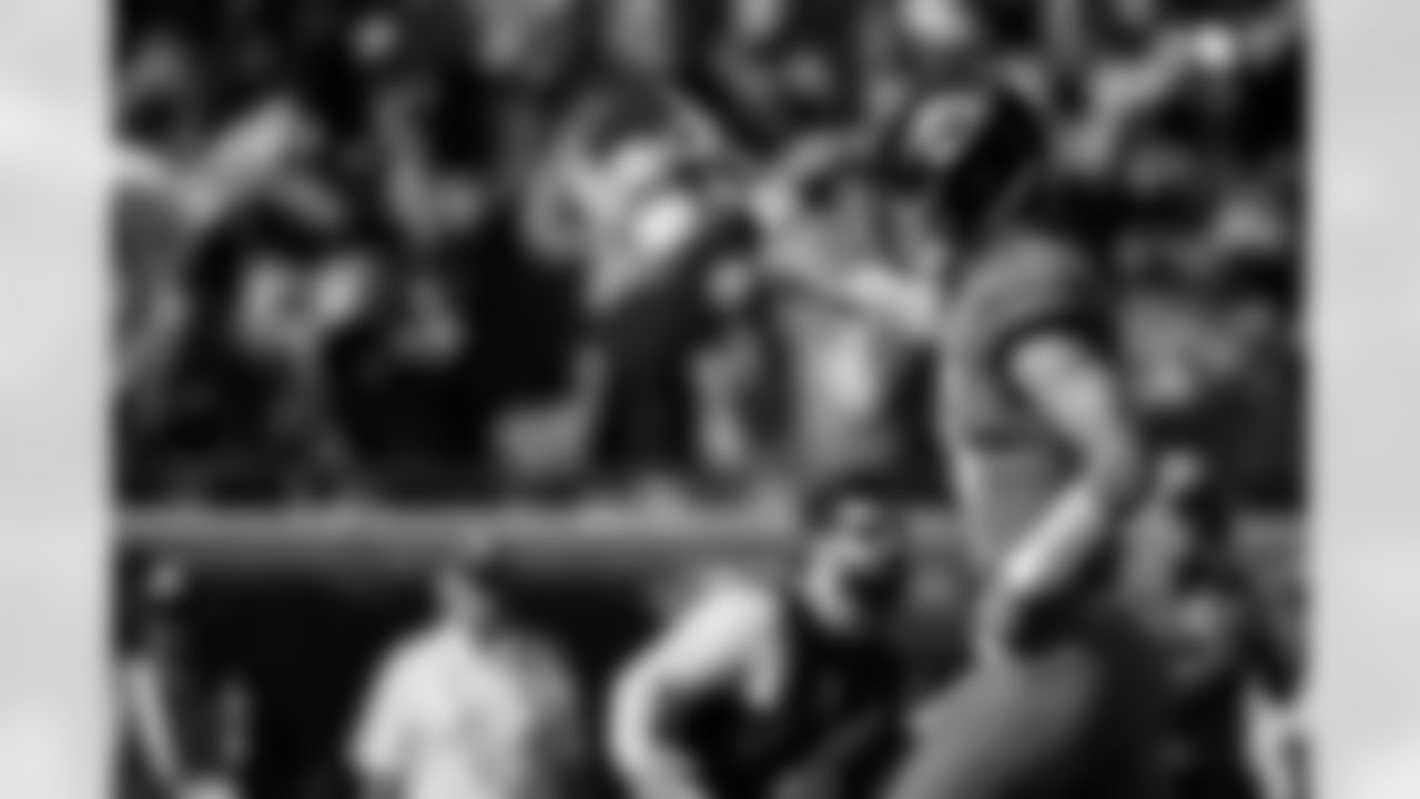 Jacksonville Jaguars vs New York Jets
QB Trevor Lawrence (16)