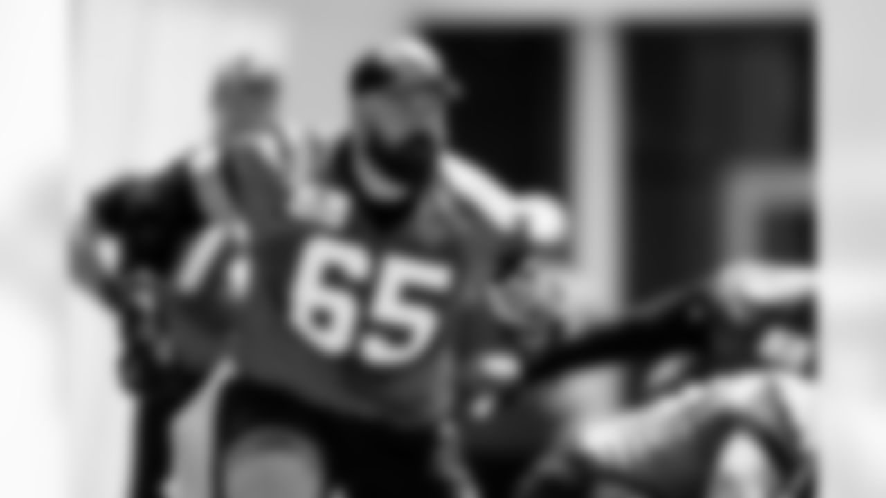 Jacksonville, Fla. — Jaguars offensive lineman Mitch Morse (65) during voluntary offseason workouts at the Miller Electric Center on April 29, 2024.