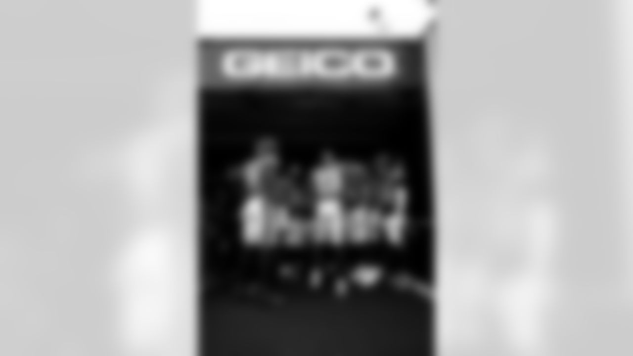 Jacksonville Jaguars vs Indianapolis Colts

LB Foyesade Oluokun (23)