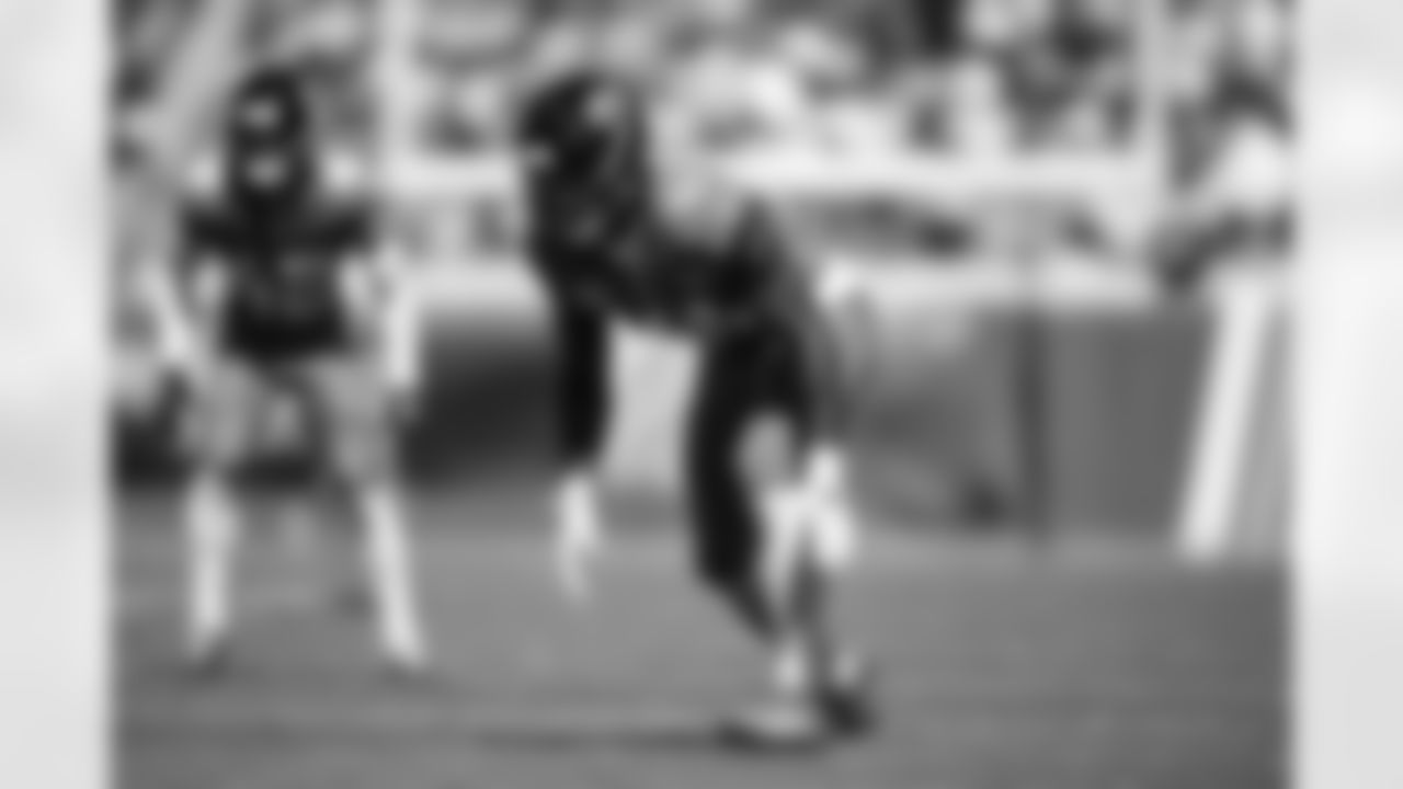 Jacksonville Jaguars vs Seattle Seahawks
DE Josh Hines-Allen (41)