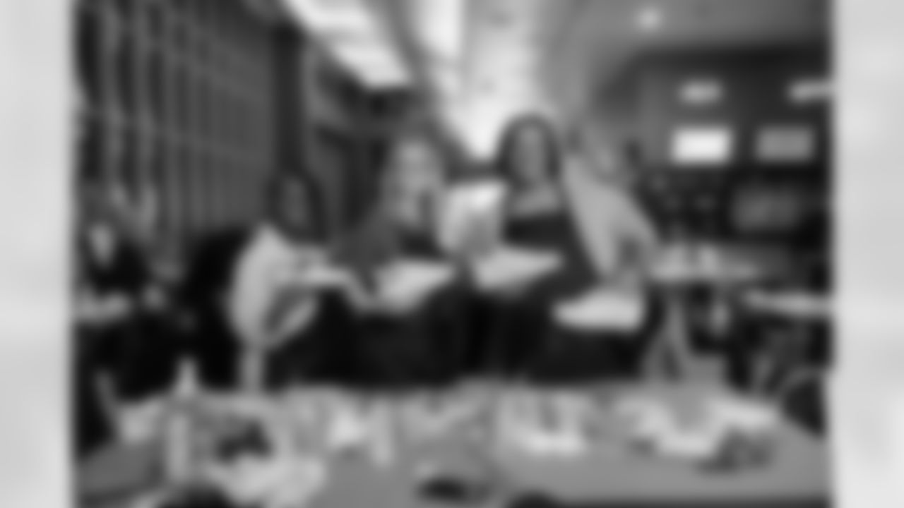 2023_0104_KickingItWithSoles_122