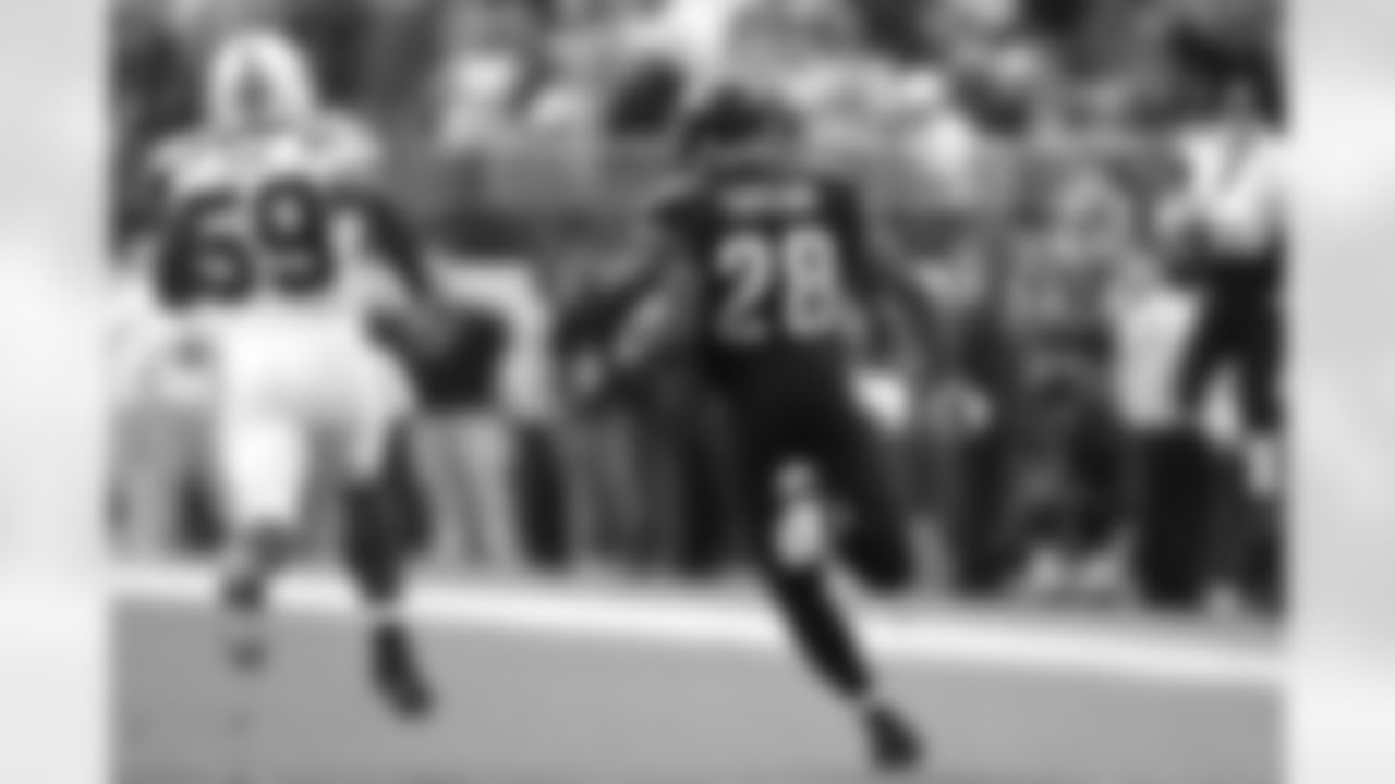 Fred Taylor #28 of the Jacksonville Jaguars outruns Cato June #59 of the Indianapolis Colts for a long gain during an NFL football game on Dec. 10, 2006 in Jacksonville, Fla. The Jaguars defeated the Colts 44-17. (Joe Robbins via AP)