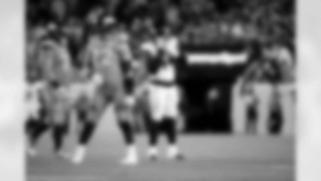 Jacksonville Jaguars vs Denver Broncos

DE Travon Walker (44)