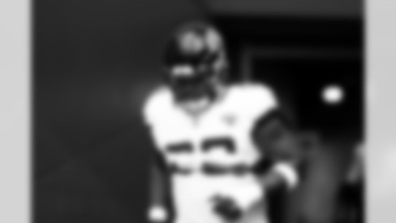 Jacksonville Jaguars vs Miami Dolphins
DT Jordan Jefferson (98)