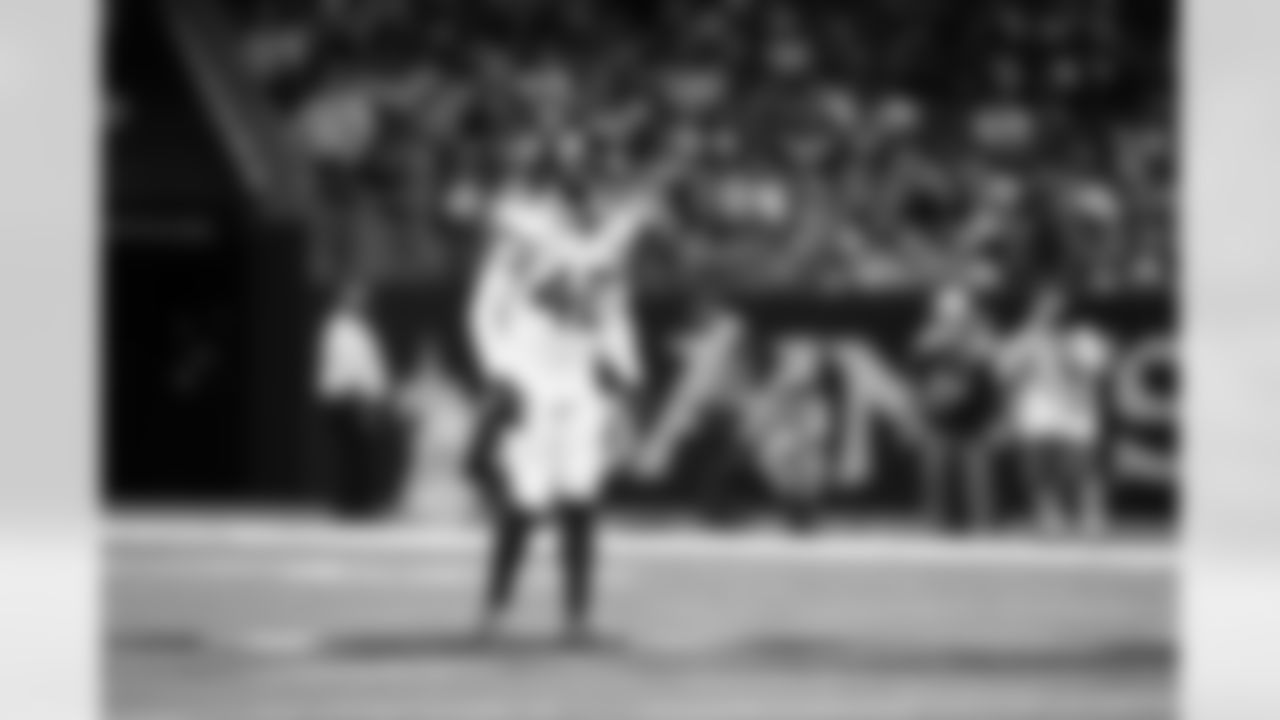 Jacksonville Jaguars vs New Orleans Saints
S Andrew Wingard (42)