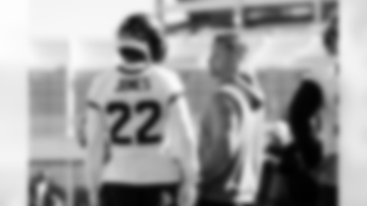 Jacksonville, Fla. — Jaguars cornerback Jarrian Jones (22) and defensive coordinator Anthony Campanile during practice at the Miller Electric Center on December 11, 2025.