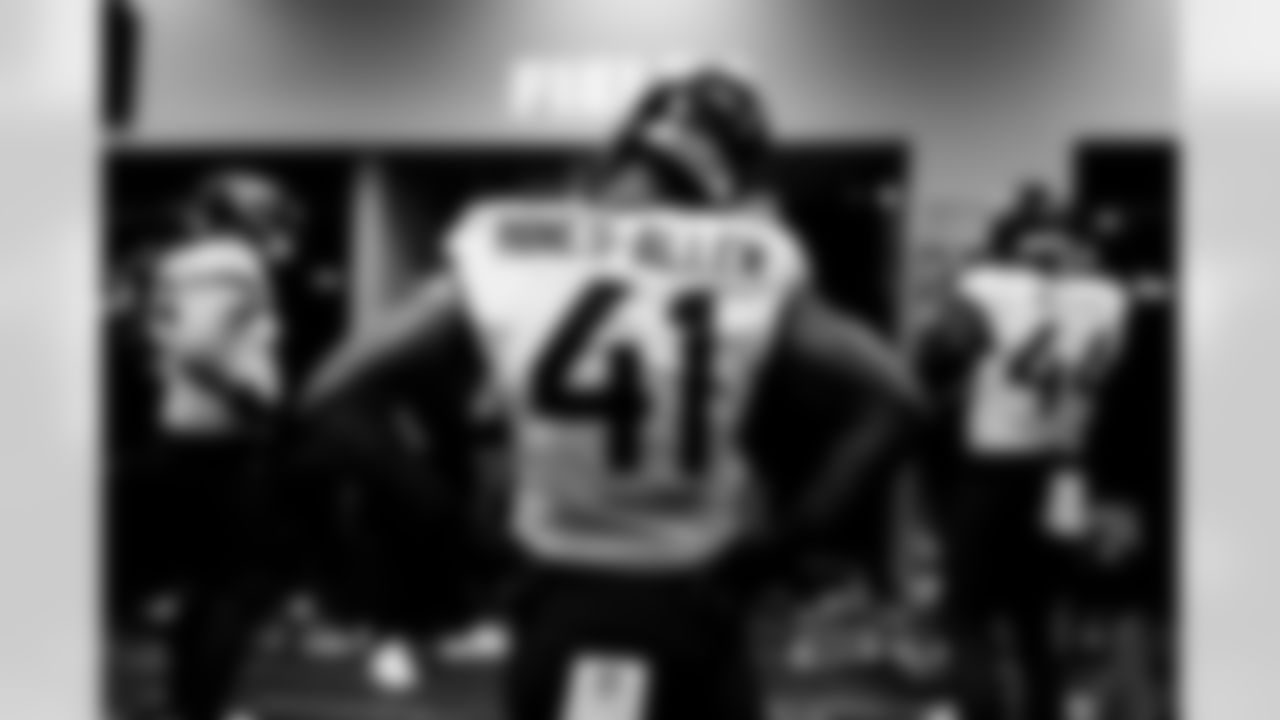 Jacksonville Jaguars vs Las Vegas Raiders

DE Josh Hines-Allen (41)