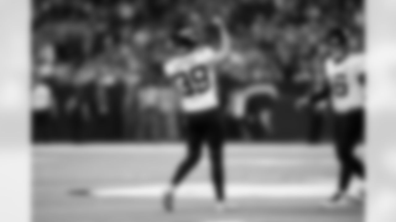 Jacksonville Jaguars vs Indianapolis Colts

K Cam Little (39)