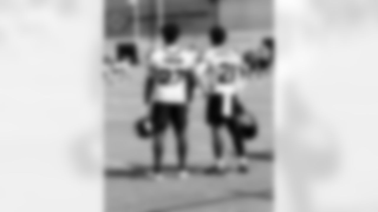 Jacksonville, Fla. — Jaguars cornerback Christian Braswell (21) and defensive back Caleb Ransaw (27) during mandatory minicamp at the Miller Electric Center on June 10, 2025.
