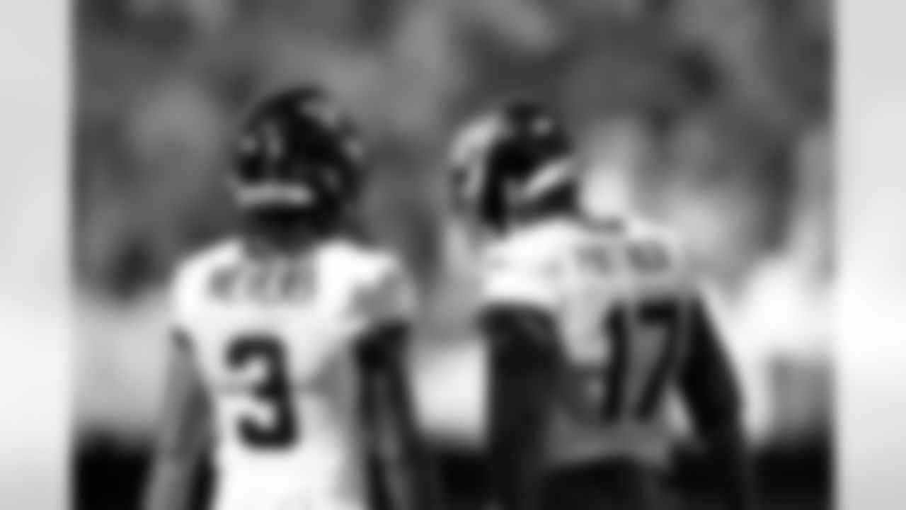 Jacksonville, Fla. — Jaguars wide receiver Jakobi Meyers (3) and wide receiver Tim Patrick (17) during practice at the Miller Electric Center on November 5, 2025.