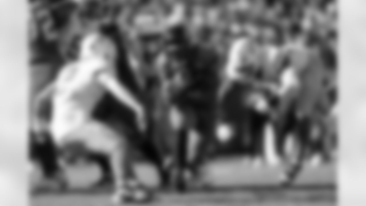 Jacksonville Jaguars vs Los Angeles Chargers
RB Bhayshul Tuten (33)