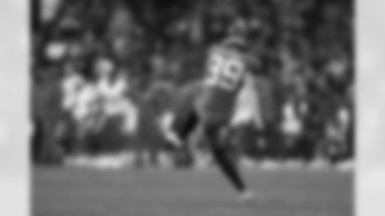 Jacksonville Jaguars vs. Los Angeles Rams
K Cam Little (39)