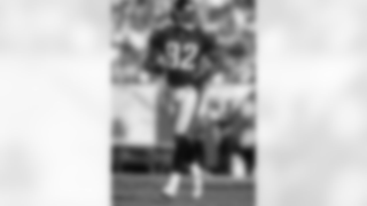 Wide receiver Jimmy Smith (82) of the Jacksonville Jaguars sets for play in Jacksonville, Florida. (AP Photo / Al Messerschmidt)