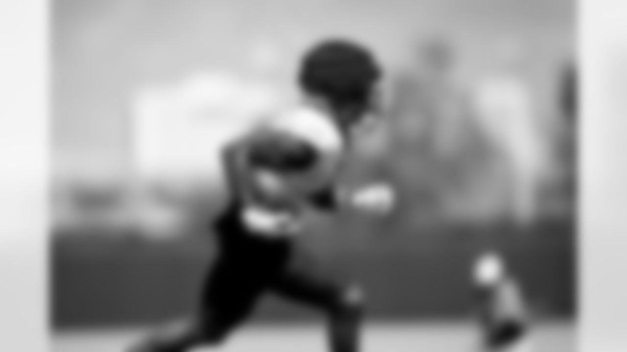 Jacksonville, Fla. — Jaguars running back Tank Bigsby (4) during training camp at the Miller Electric Center on August 14, 2025.