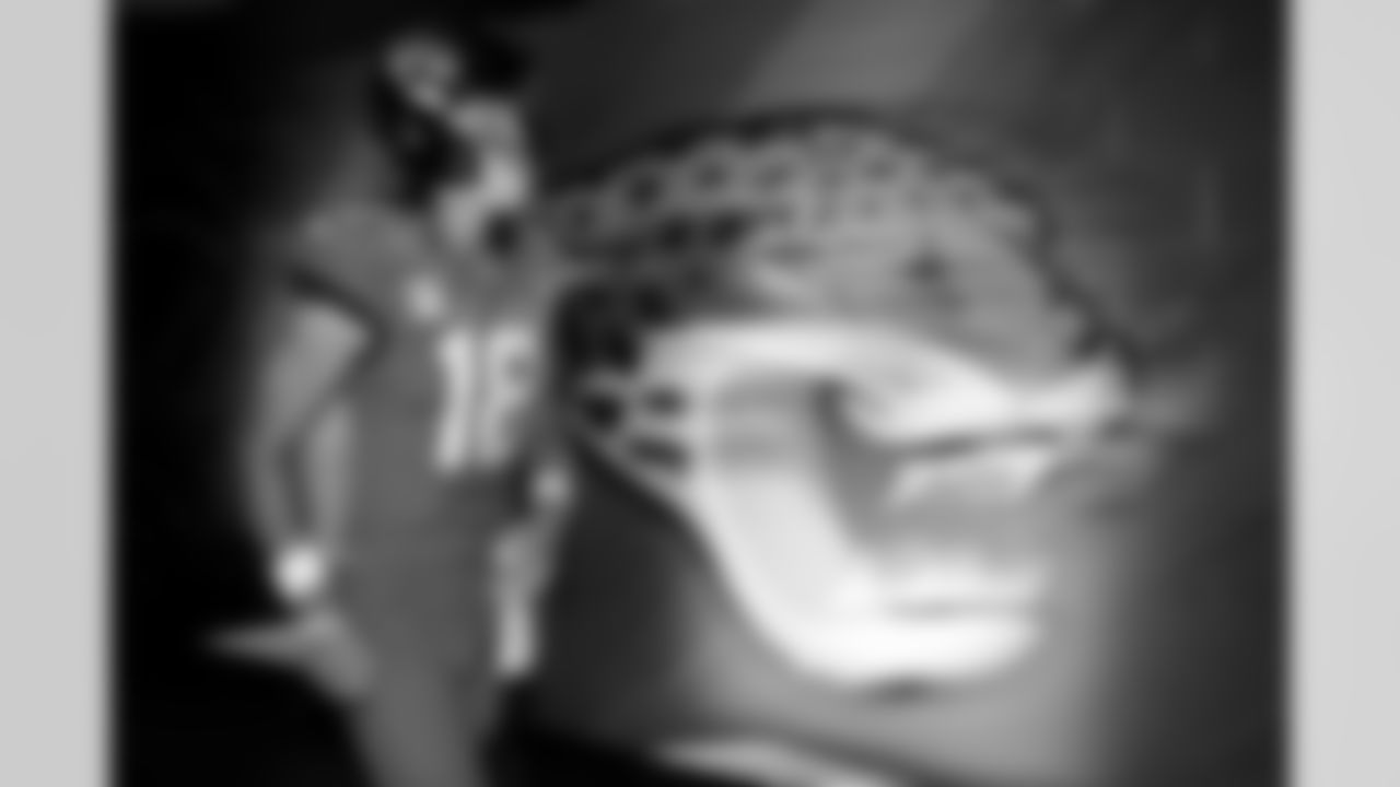 Jacksonville Jaguars vs Los Angeles Chargers
QB Trevor Lawrence (16)