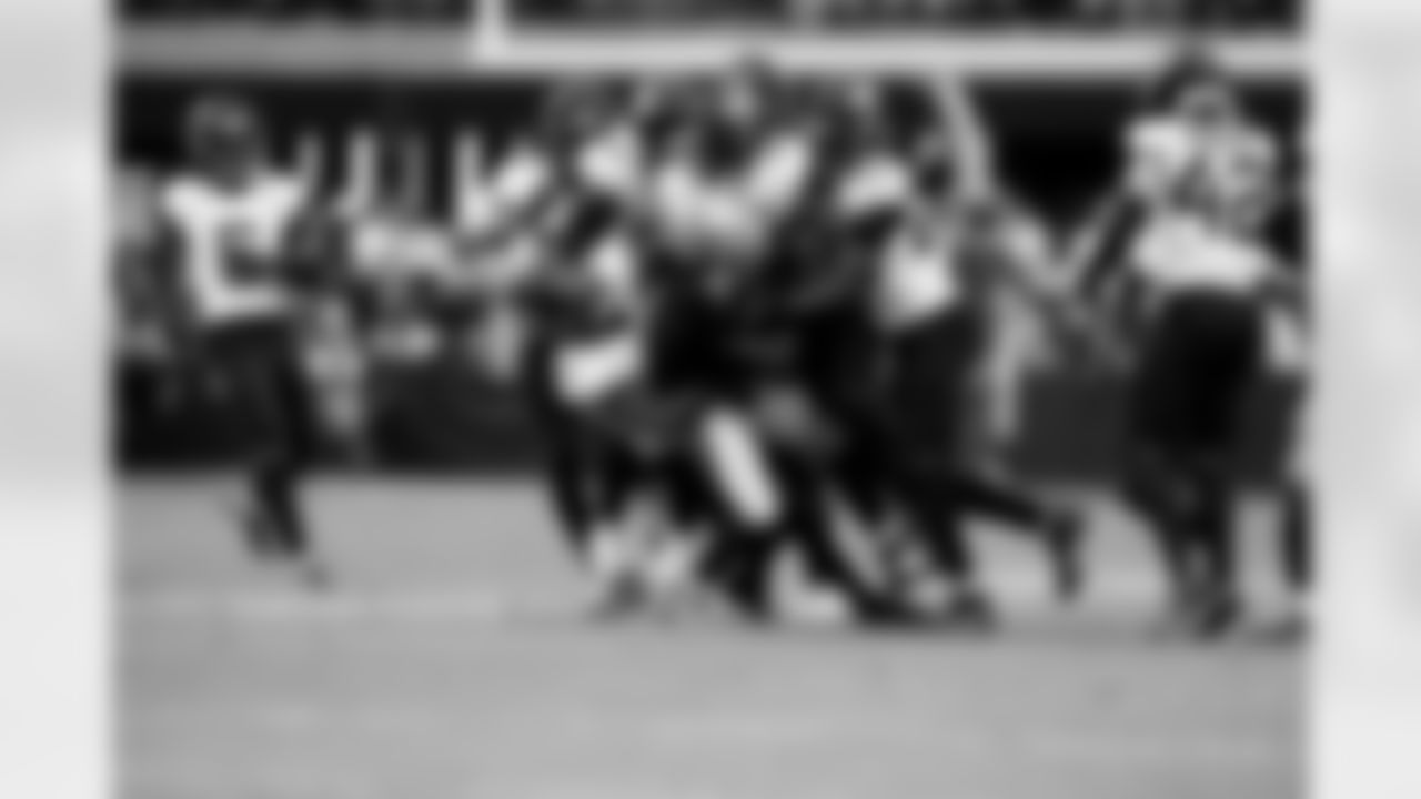 Jacksonville Jaguars vs Las Vegas Raiders

LB Ventrell Miller (51)