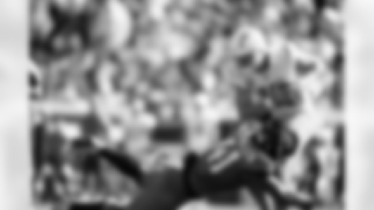 Jacksonville Jaguars vs Los Angeles Chargers
DE Josh Hines-Allen (41)