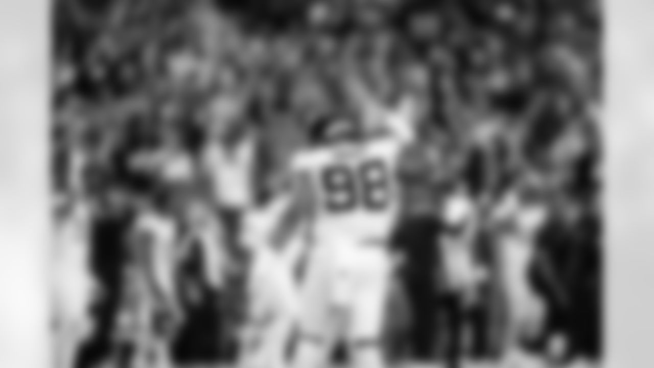 Jacksonville Jaguars vs Arizona Cardinals

DE Dawuane Smoot (98)