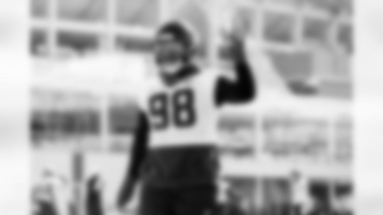 Jacksonville, Fla. — Jaguars defensive end Dawuane Smoot (98) during practice at the Miller Electric Center on January 1, 2026.