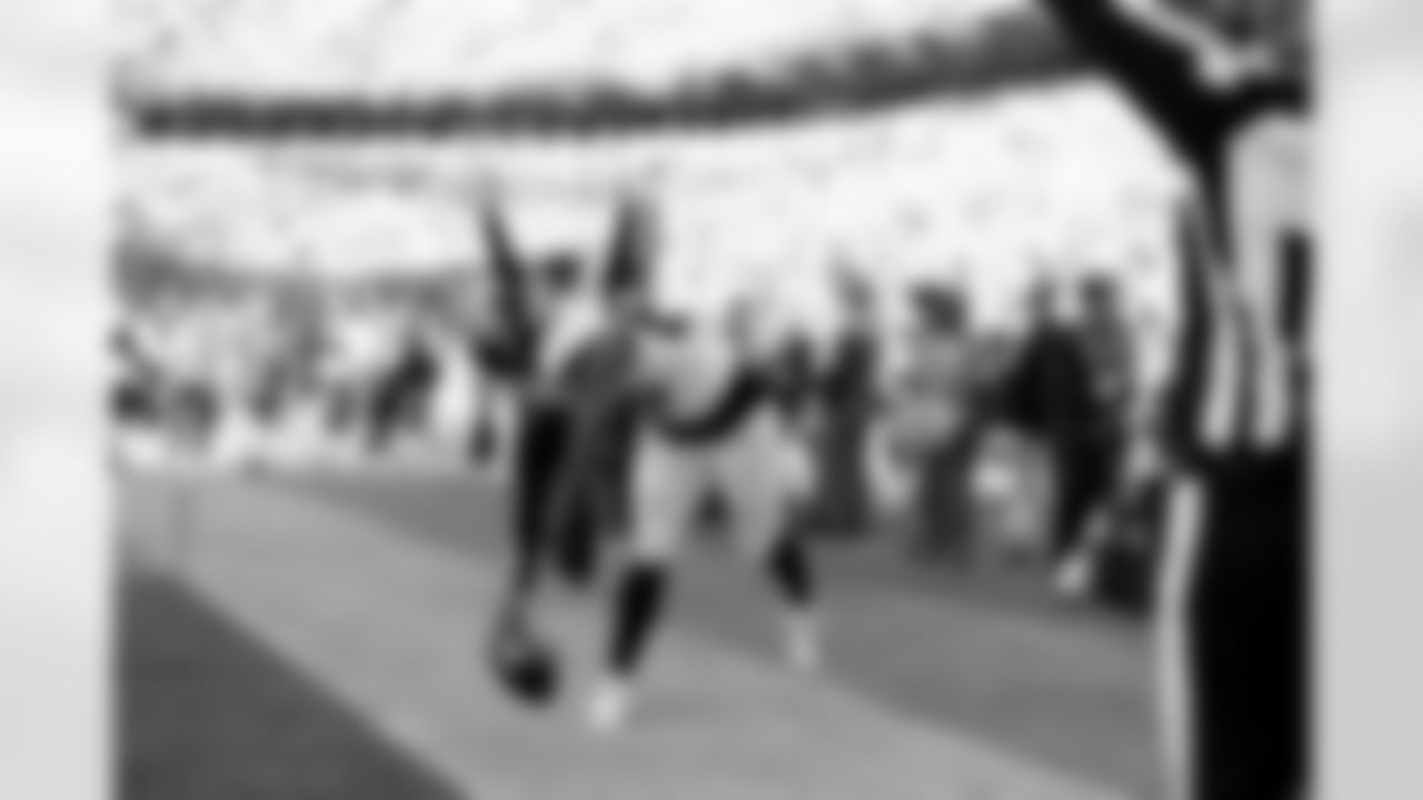 Jacksonville Jaguars vs Denver Broncos

TE Brenton Strange (85)