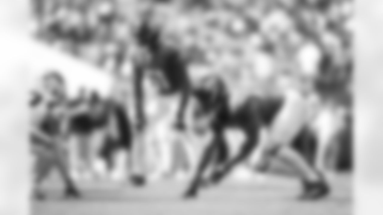 Jacksonville Jaguars vs Carolina Panthers
DE Josh Hines-Allen (41)