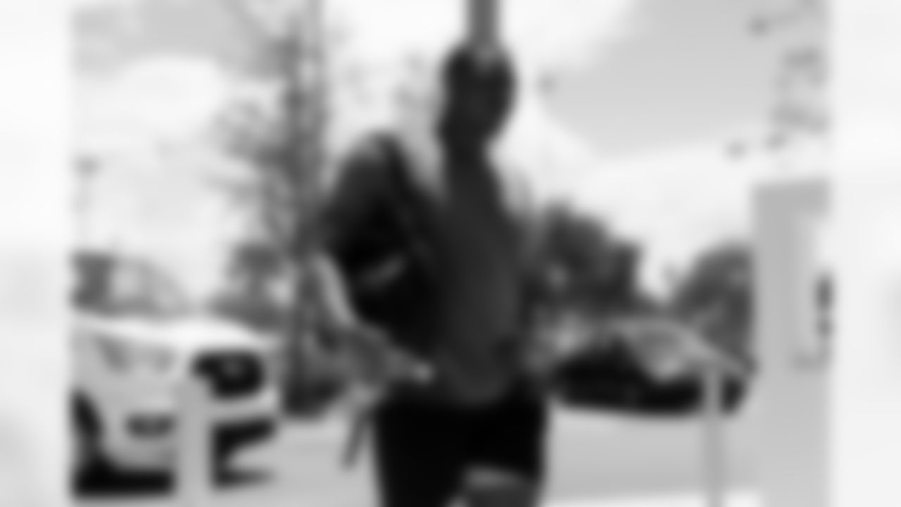 OLB Myles Cole