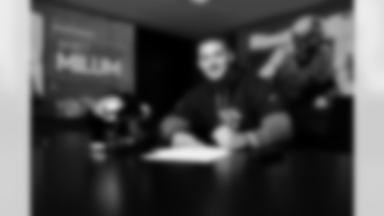 Jacksonville, Fla. — Jaguars offensive lineman Wyatt Milum signs his rookie contract at the Miller Electric Center on May 8, 2025.