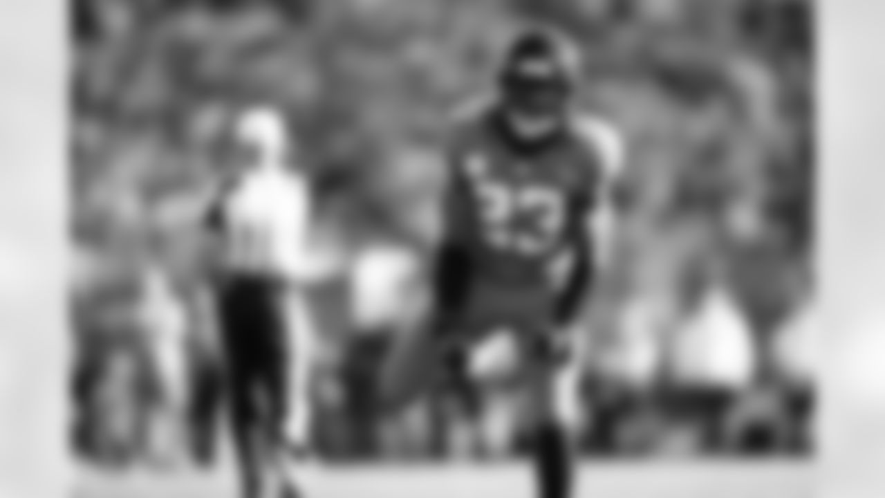 Jacksonville Jaguars vs Los Angeles Chargers
LB Foyesade Oluokun (23)