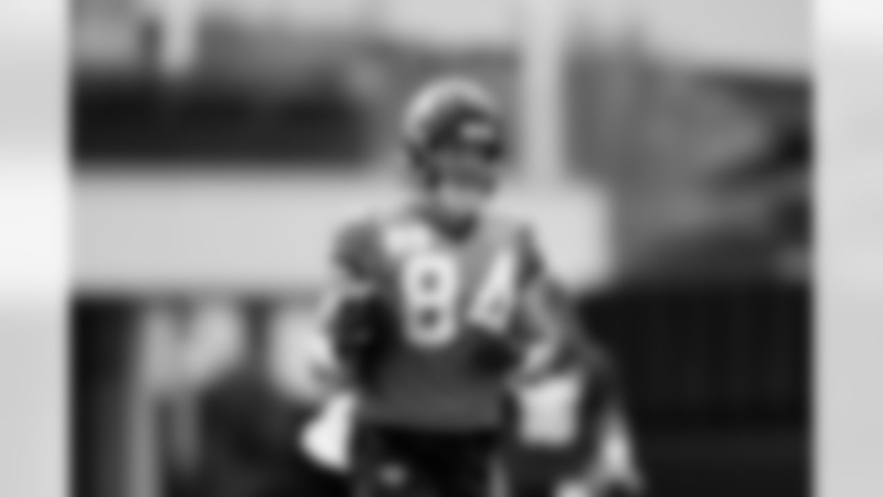 Jacksonville, Fla. — Jaguars tight end Hunter Long (84) during practice at the Miller Electric Center on September 1, 2025.