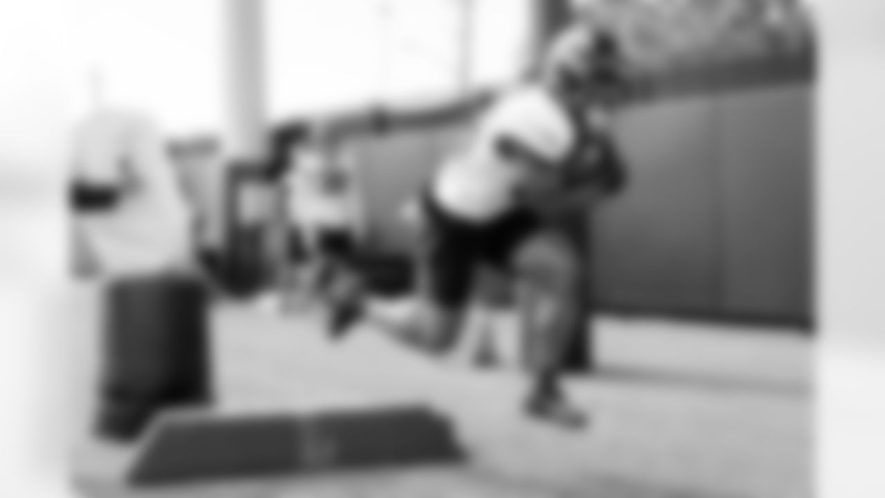 Jacksonville, Fla. — Jaguars running back Bhayshul Tuten (33) during practice at the Miller Electric Center on November 5, 2025.