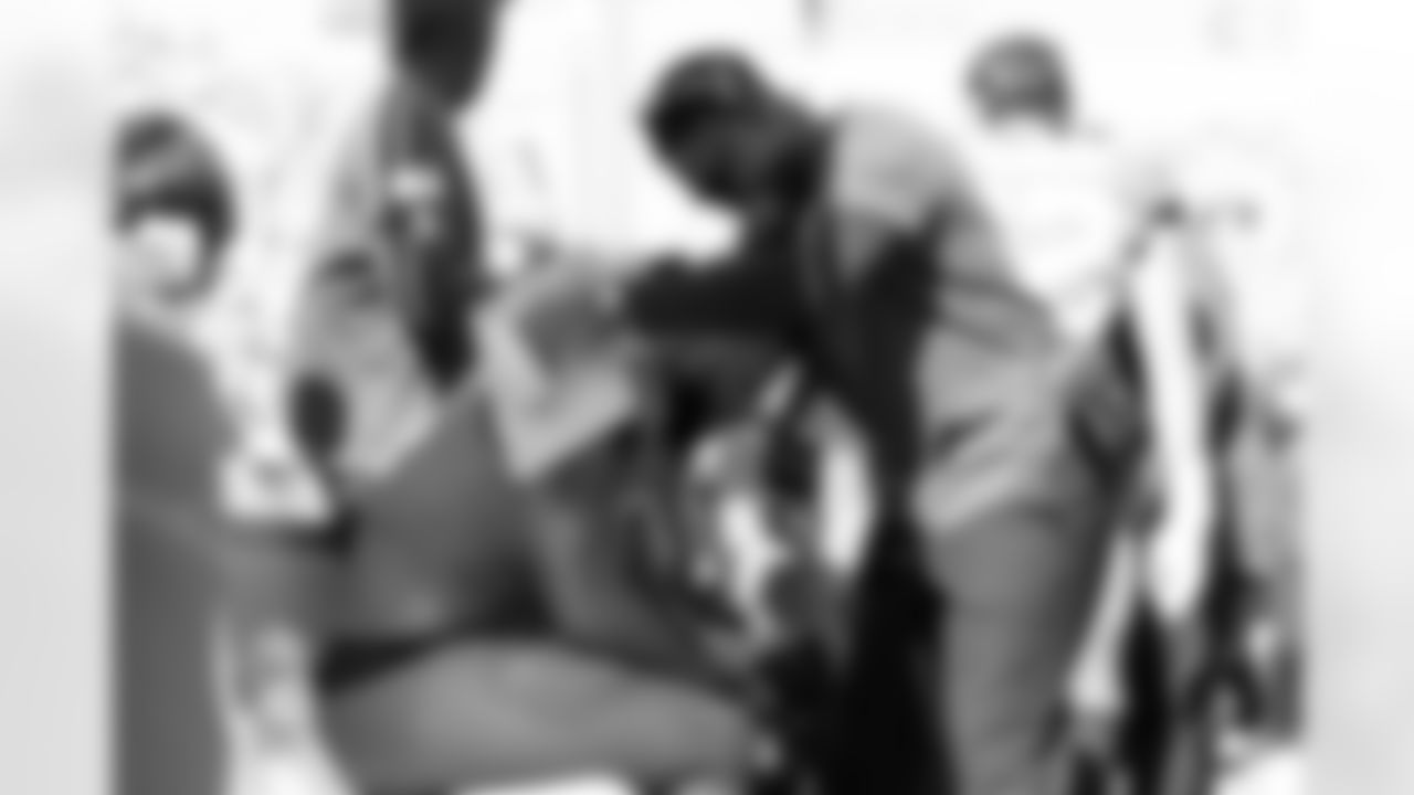 Jacksonville Jaguars vs Los Angeles Chargers
DE Josh Hines-Allen (41)