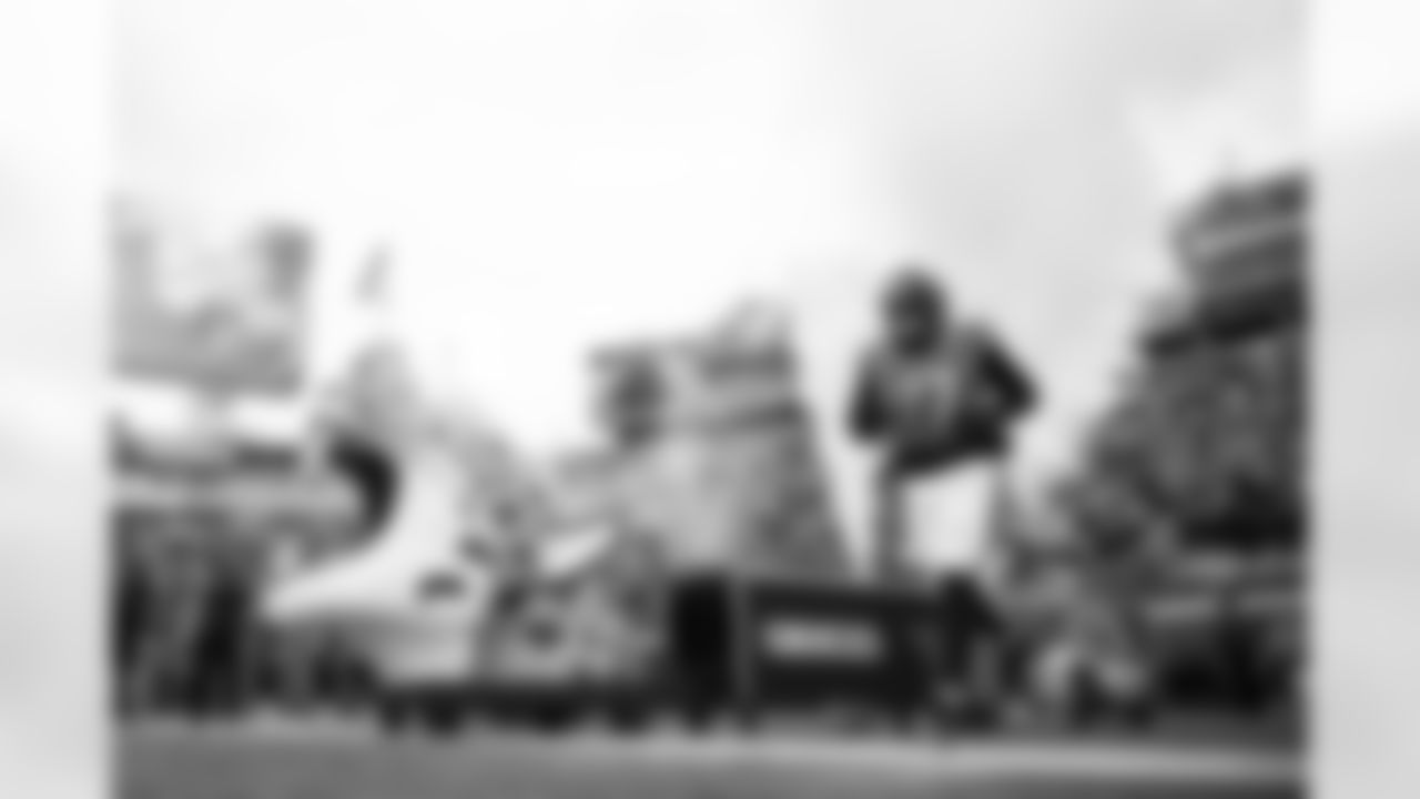 Jacksonville Jaguars vs Tennessee Titans

OL Anton Harrison (77)