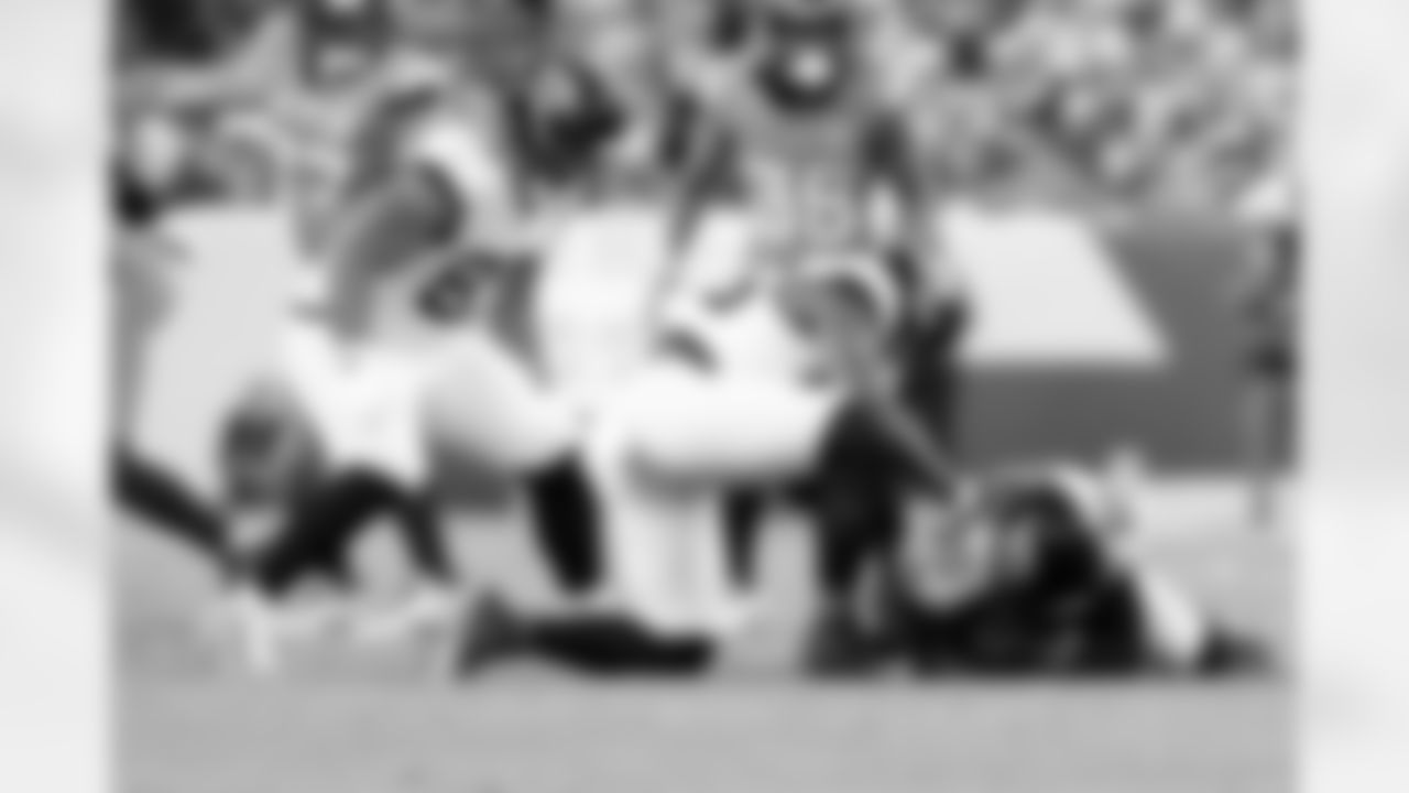 Jacksonville Jaguars vs Denver Broncos

DL Emmanuel Ogbah (90)