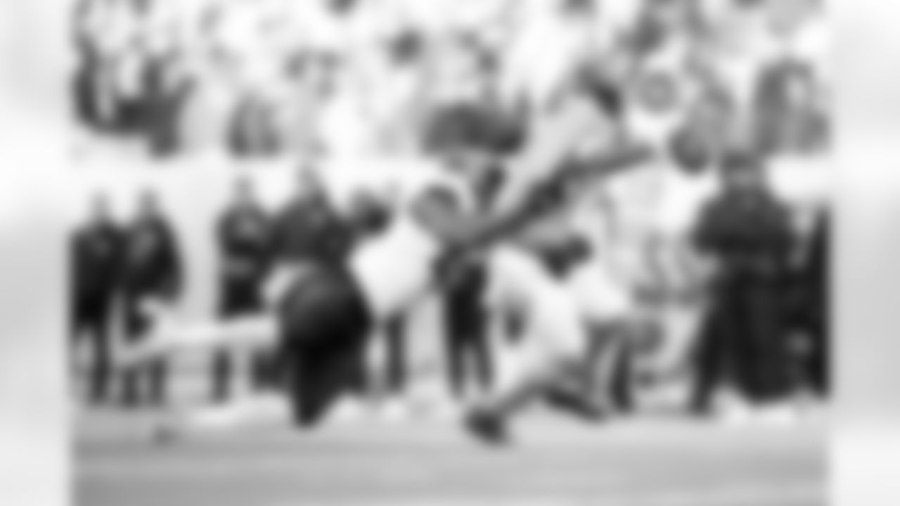 Jacksonville Jaguars vs Tennessee Titans

DE Josh Hines-Allen (41)