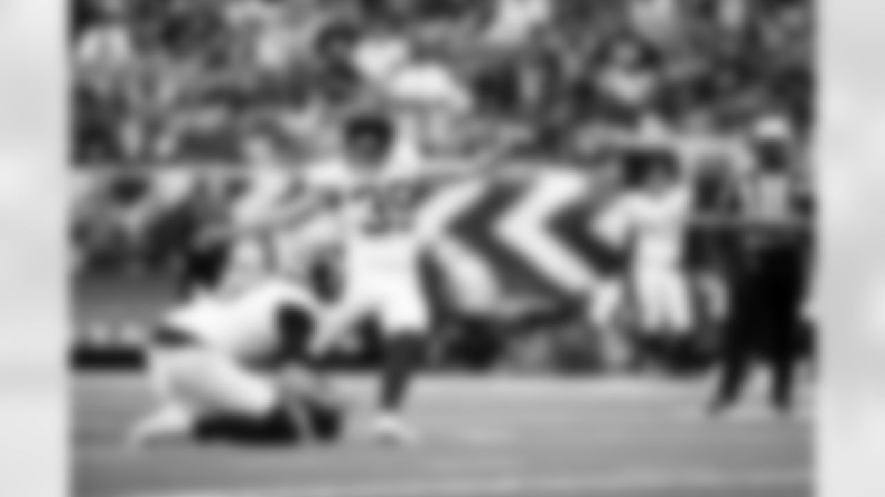 Jacksonville Jaguars vs Houston Texans

K Cam Little (39)