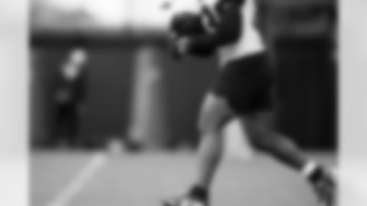 Jacksonville, Fla. — Jaguars running back Bhayshul Tuten (33) during practice at the Miller Electric Center on November 27, 2025.