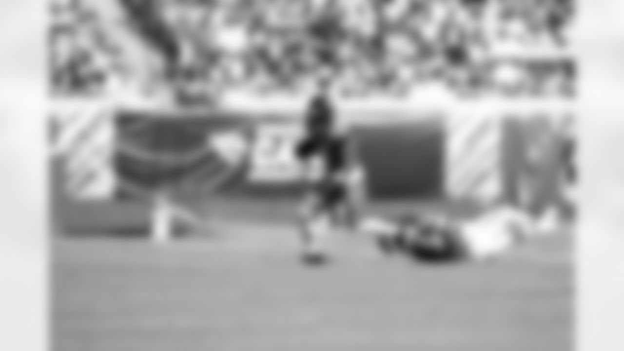 Jacksonville Jaguars vs Seattle Seahawks
RB Travis Etienne Jr. (1)