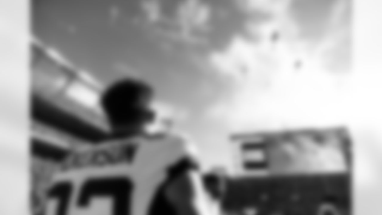 Jacksonville Jaguars vs Denver Broncos

DL Matt Dickerson (93)