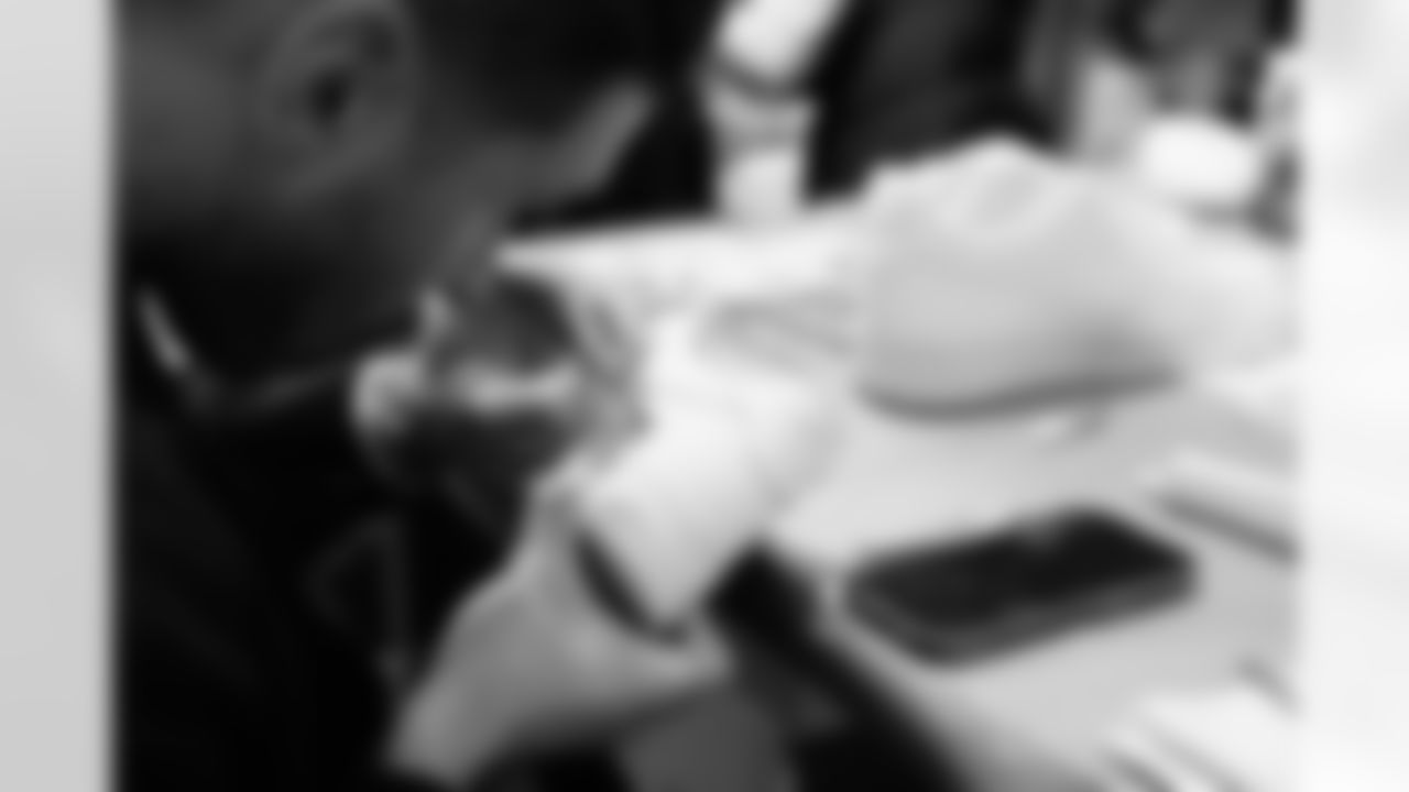 2023_0104_KickingItWithSoles_101